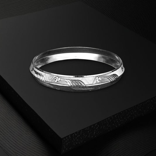 Jewelyaari V-Line Kada – Crafted in 925 Silver, Designed for Strength